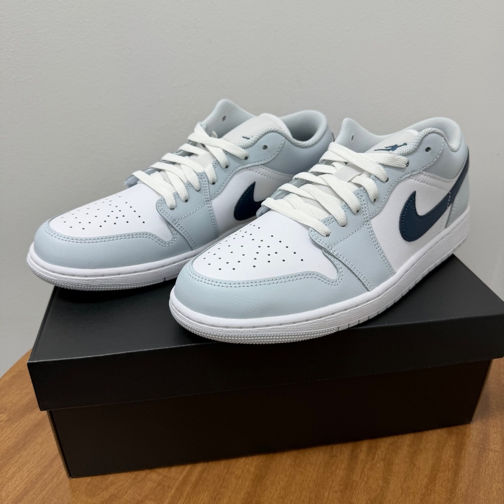 Jordan 1 Low Mens Size 11 Aura Squadron Blue White Casual Sneaker 553558-400